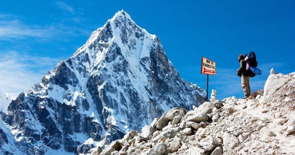 hiking mount everest