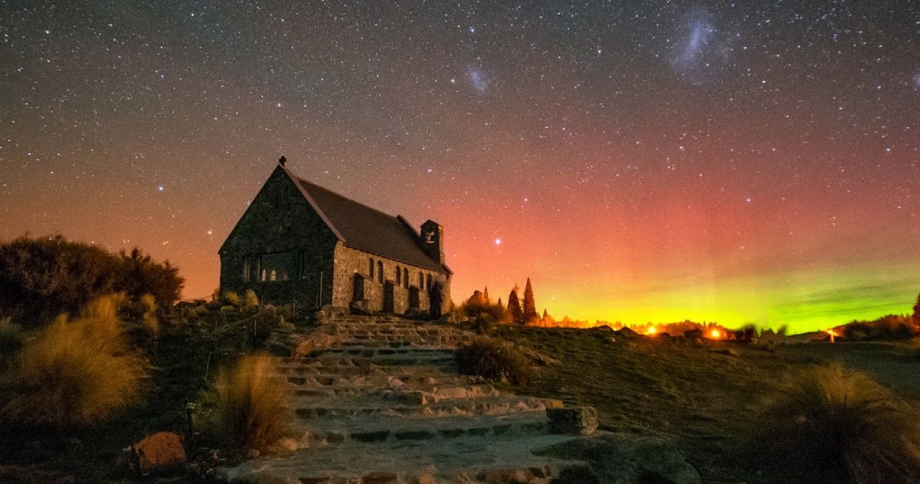 Igreja do Bom Pastor com Aurora Australis (luzes do sul), Nova Zelândia