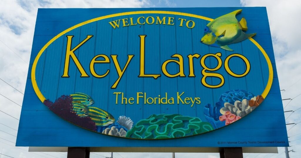 a sign for key largo in the florida keys